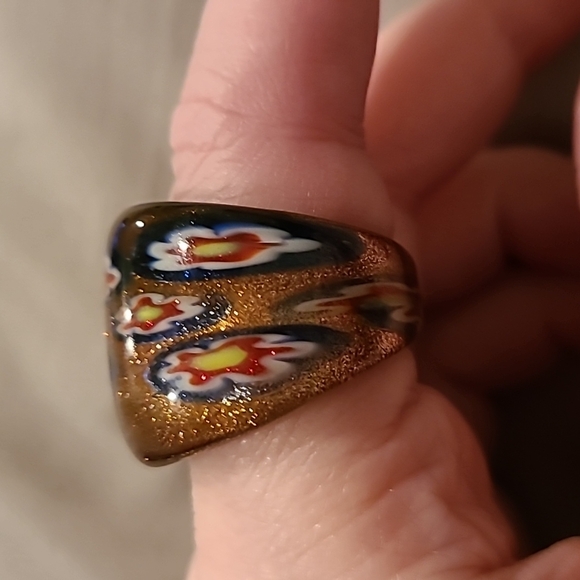 Glass ring with flowers - Picture 3 of 7